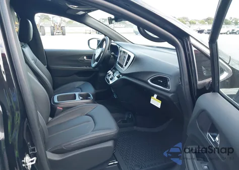 2026 Chrysler Voyager Lx из США, поврежденный, VIN 2C4RC1CG9TR195667